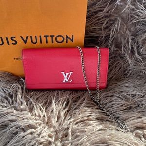 LV WALLET ON CHAIN